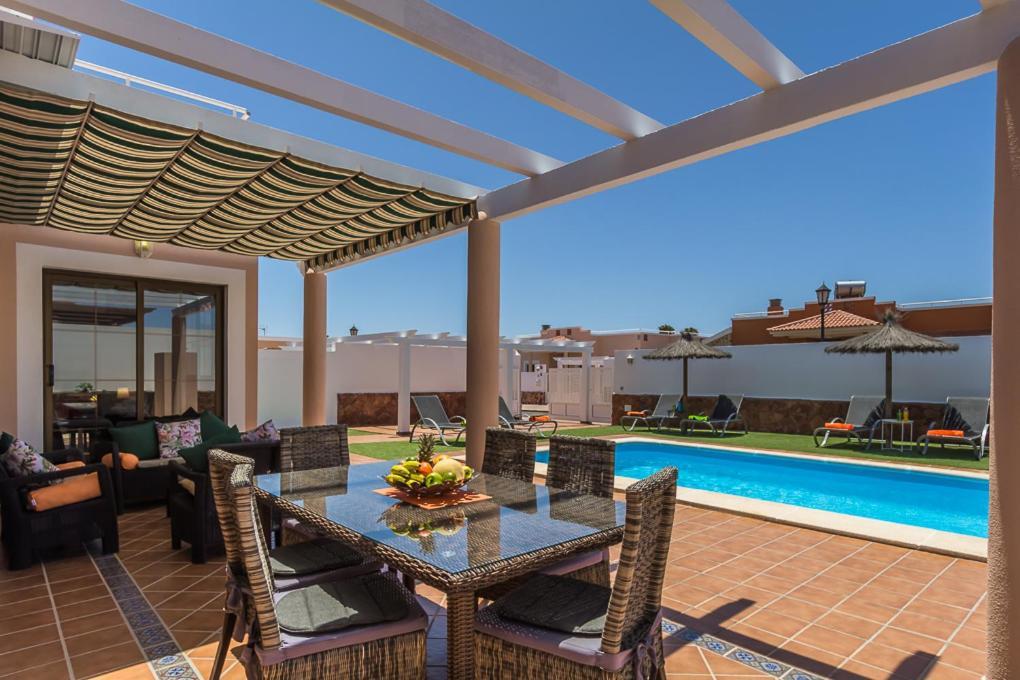 Villa With Private Pool, Near Beach And Golf Caleta De Fuste- Villa Charlotte Коста-де-Антигуа Экстерьер фото