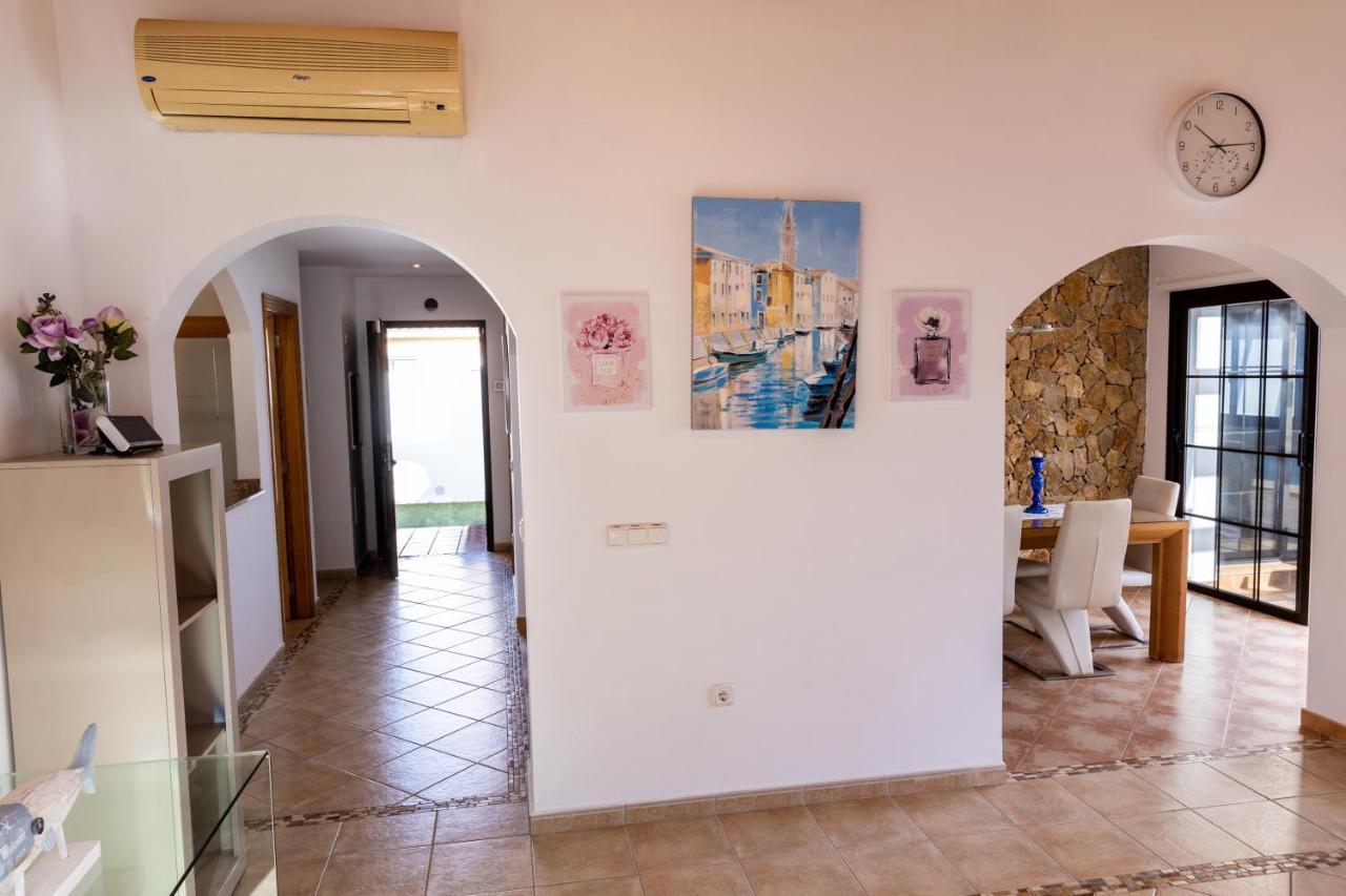 Villa With Private Pool, Near Beach And Golf Caleta De Fuste- Villa Charlotte Коста-де-Антигуа Экстерьер фото